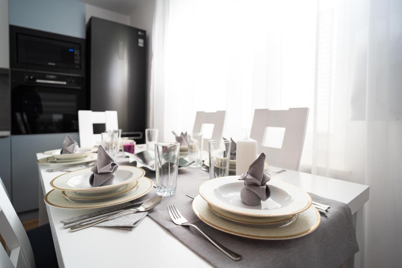 Apartament Zielony Przyladek Brwinow Exteriör bild