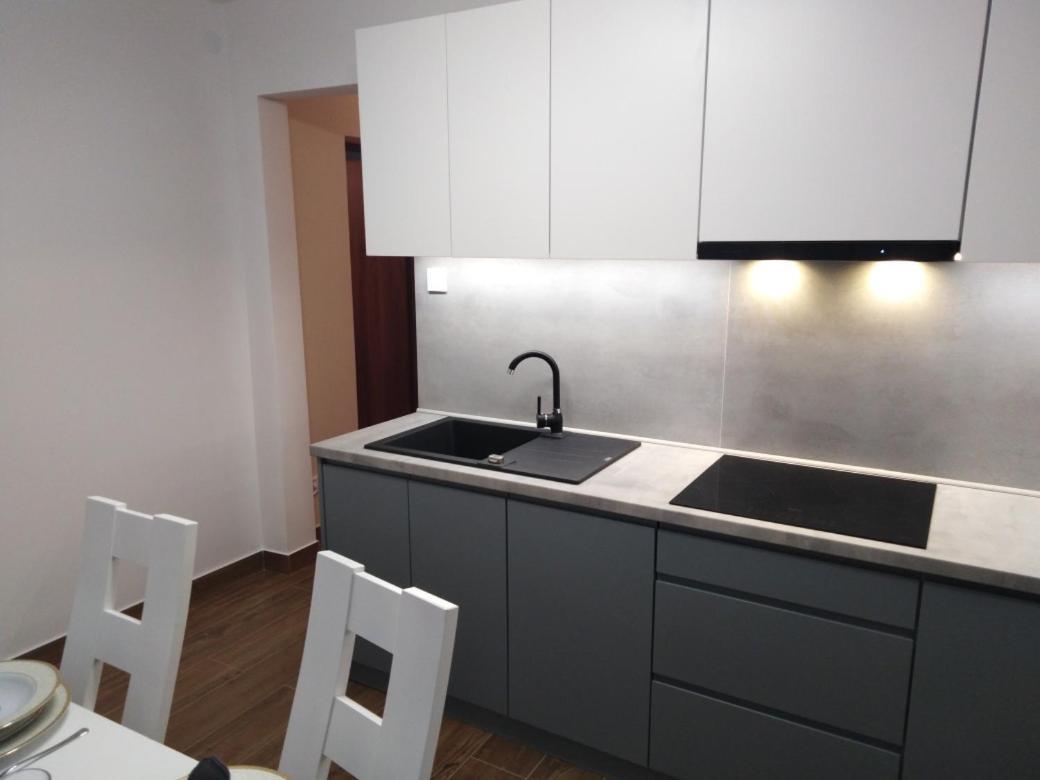 Apartament Zielony Przyladek Brwinow Exteriör bild