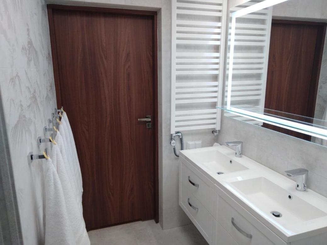 Apartament Zielony Przyladek Brwinow Exteriör bild