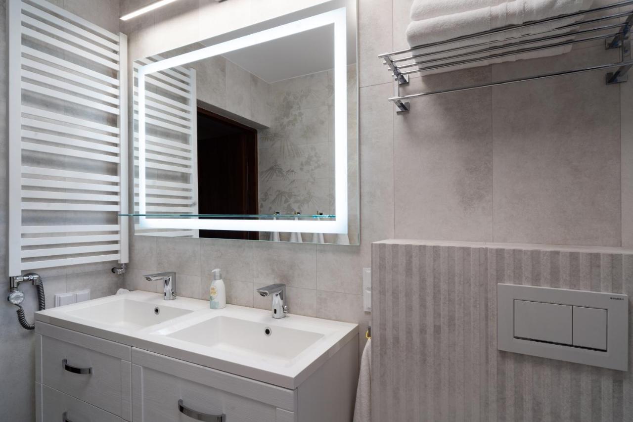Apartament Zielony Przyladek Brwinow Exteriör bild